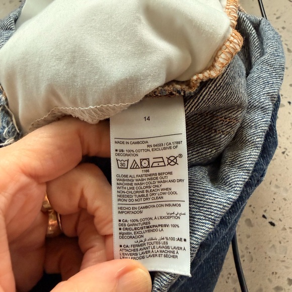 Old Navy Dark Blue Jean Shorts with White Lace Trim - Picture 4 of 4